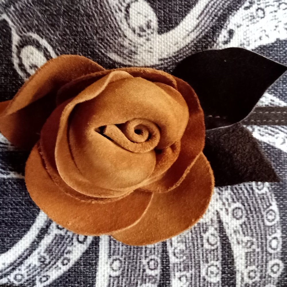 Leather belt with Suede Flower and Leaves